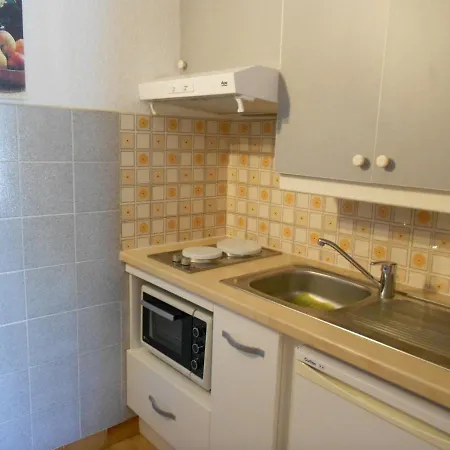 Semesterbostad Charmante Maisonnette A 200m De La Avec Jardin Et Parking Prive - Fr-1-476-9